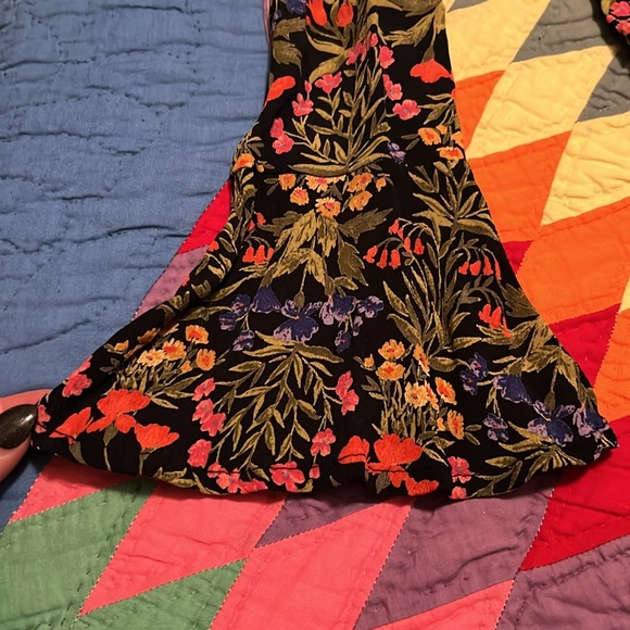 💐🎶 90’s vibes flower dress - Picture 3 of 7